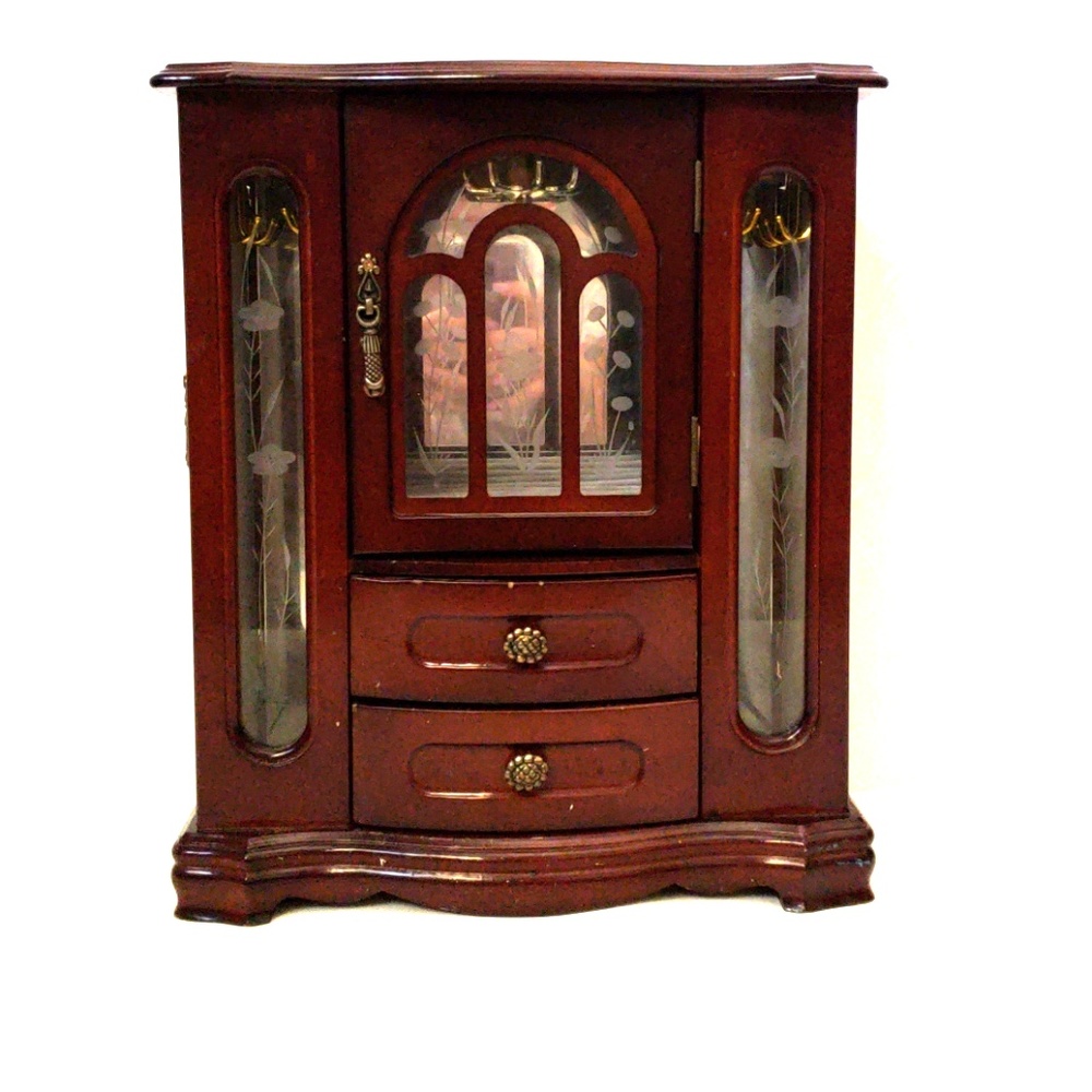Wooden jewelry box
